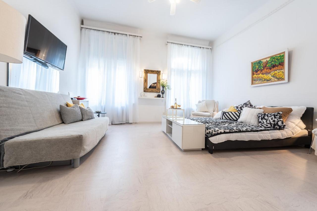 Vintage Elegance Mostcentralapt !Vaci Street! Budapest Exterior photo