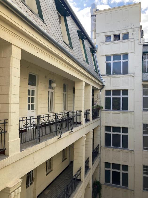 Vintage Elegance Mostcentralapt !Vaci Street! Budapest Exterior photo